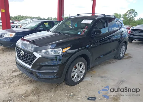 2021 Hyundai Tucson Value z USA, uszkodzony, nr VIN KM8J33A44MU305493